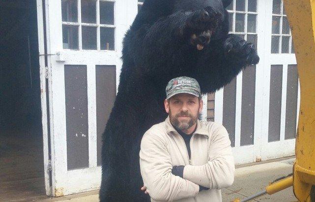 Athol’s Mundell drops monster 498-pound black bear 1 black bear mundell e1450727893720